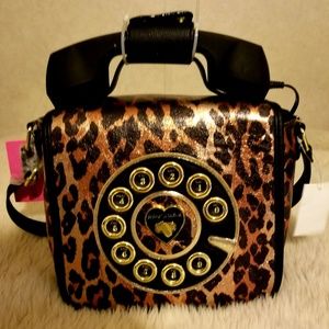 betsey johnson phone purse